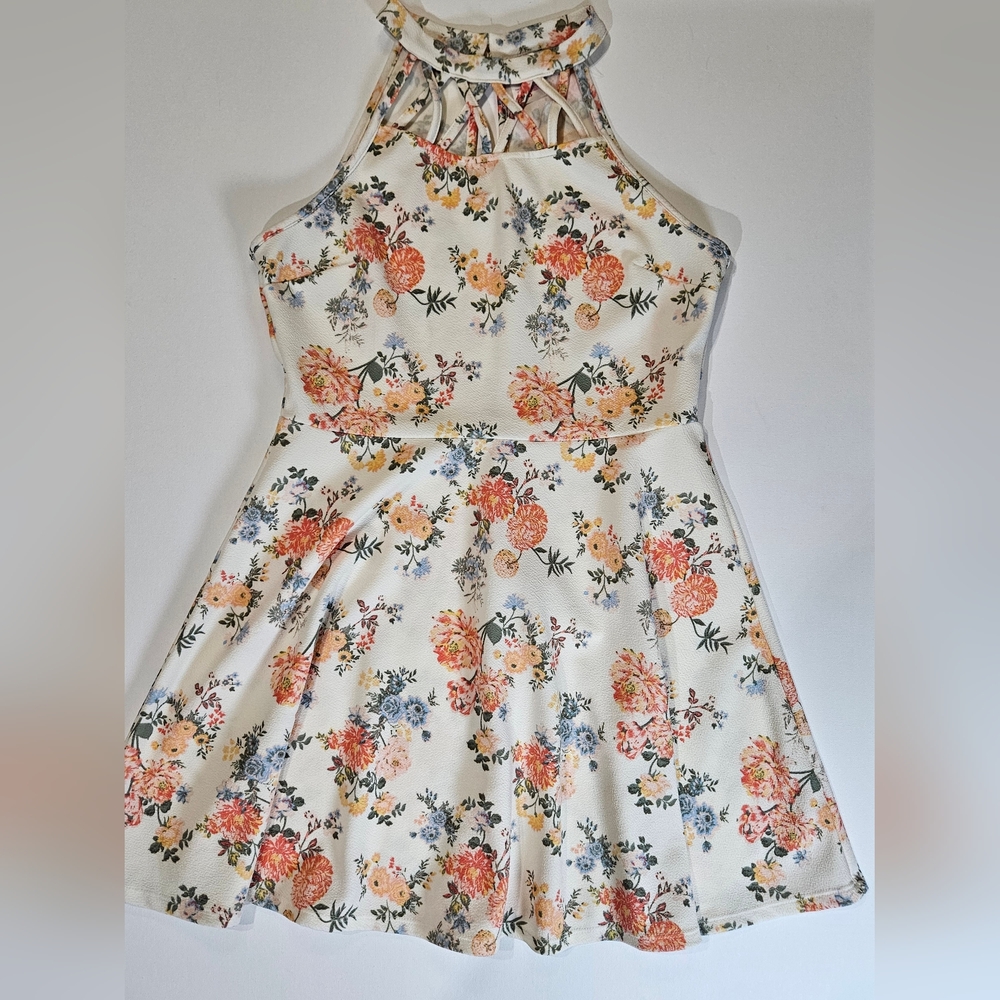 No Boundaries Floral Dress Juniors‎ Large Cream A-line Flowy Swing High Neck